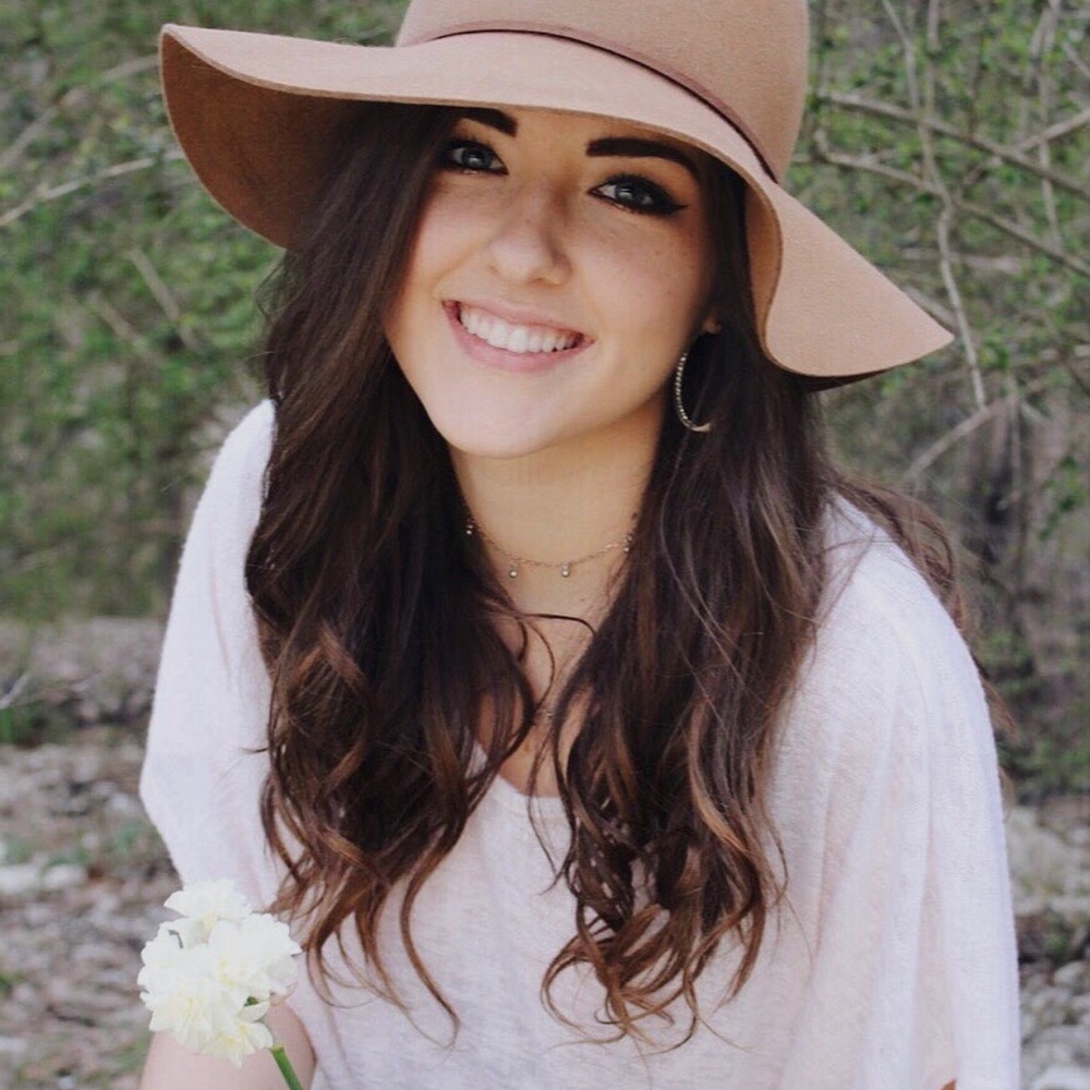 Women’s tan large brim hat